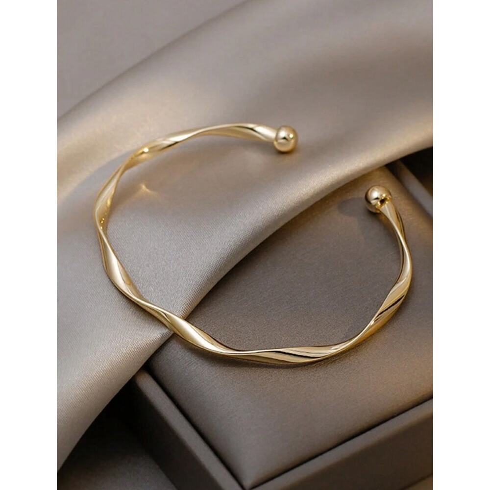 Twisted Minimalist Fashion High-End Latest Trend Niche Design Women's Bracelet